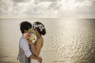 綺麗なビーチでウェディングフォト＊