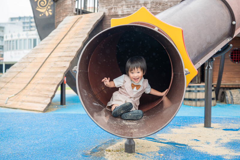 ビーチの近くにはお子様が楽しめる遊具もあります＊