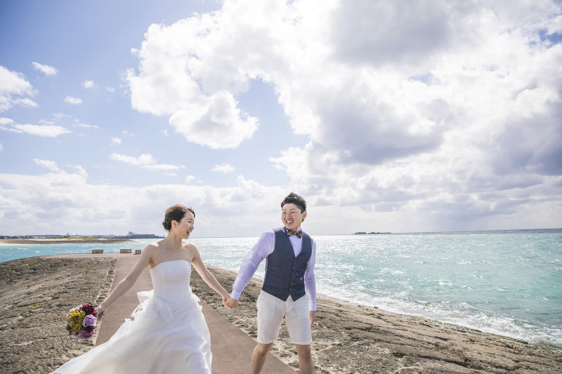 歩きながらナチュラルな表情も＊