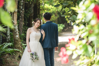 大自然の中で楽しむウェディングフォト