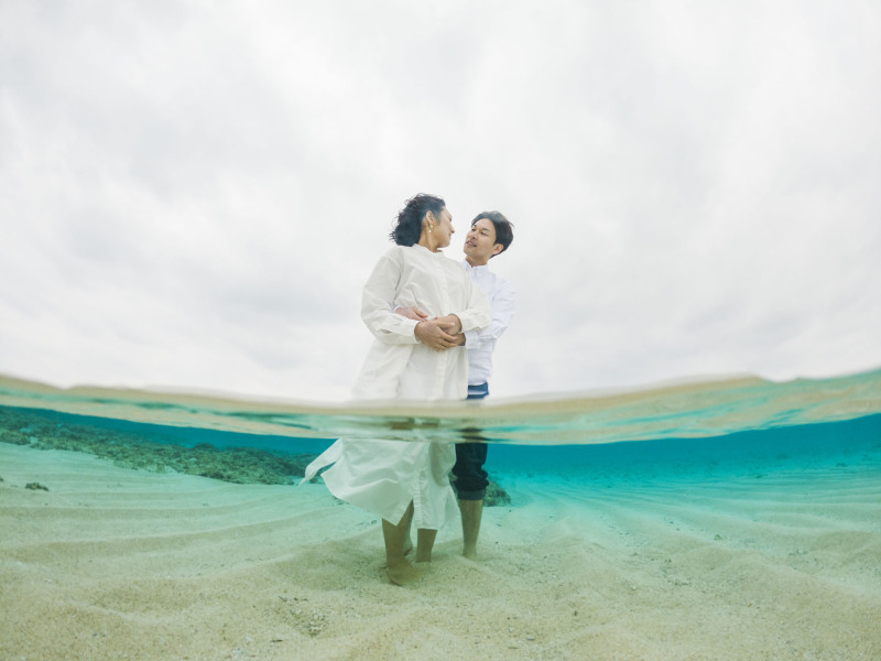 美しい海を水中から