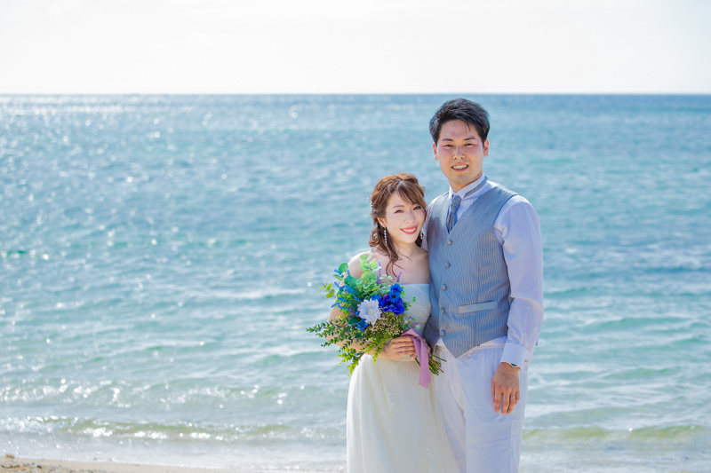 恩納村のビーチでフォトウェディング