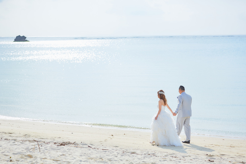 ビーチを散歩しながら