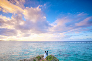 どこまでも広がる青い海と幻想的なサンセット＊