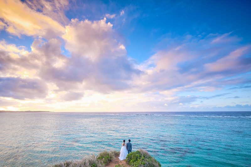 どこまでも広がる青い海と幻想的なサンセット*