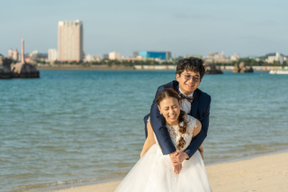 午後の時間のビーチで＊