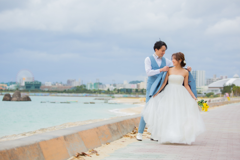 新郎様の衣装を羽織って♪