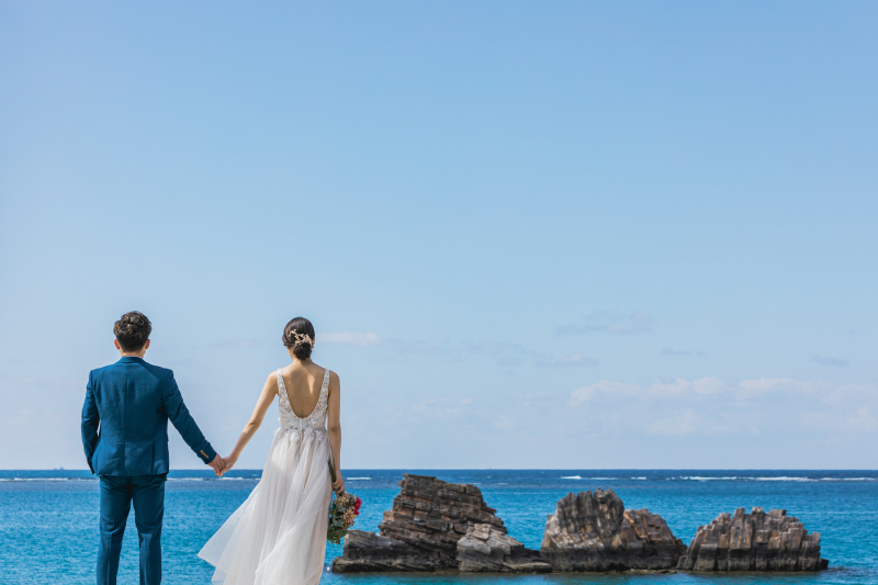 海を眺めるふたり