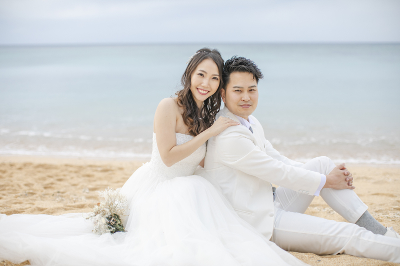 寄り添って笑顔で