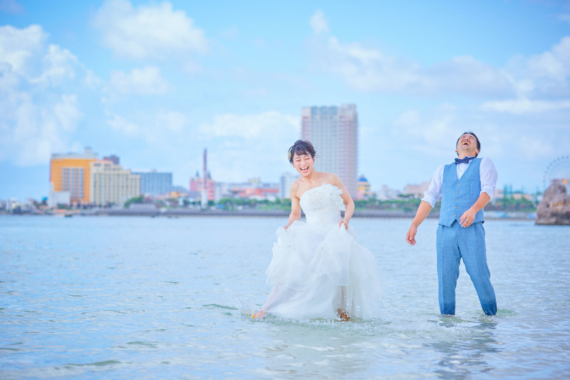 お衣装のまま海へレッツゴー☆