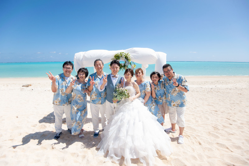マーブルリゾートウェディング沖縄［MARBLE RESORT WEDDING 沖縄］_家族・友人を撮影に呼べる