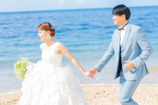 おふたりの会話、ふとした瞬間の笑顔、見つめ合う優しい眼差し。そんな日常の延長線上にあるような、飾らない愛情の形こそが、最も美しいと信じています!!撮影が終わったとき、おふたりの心に温かい思い出を＊