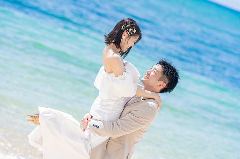 結婚式の写真だからといって、無理にポーズをとったり、緊張した表情をする必要はありません！おふたりの『いつもの姿』『自然な姿』『ふたりだけの空気感』を、そのまま写真に残したいと思っています!!