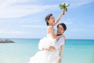 ご旅行の合間にサクッと撮影！【スタンダード】 / ビーチ1ヶ所 / フォト☆100カット☆衣装・ヘアメイク・小物全てコミコミ＊*