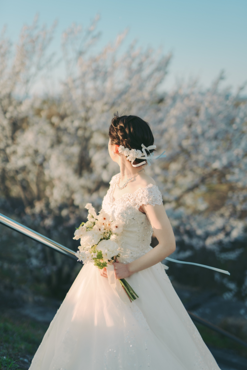 レースが可愛くてオフショルダーの安心感も