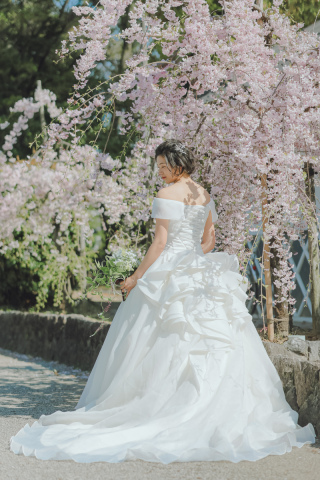 エレガントなロングトレーンドレス