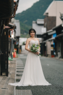 柄も控えめなシンプルなスレンダードレス