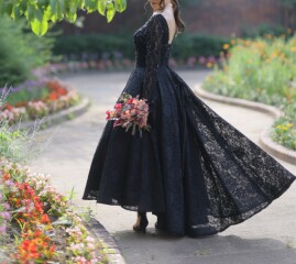 クールな大人花嫁のブラックドレス