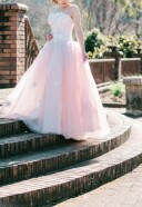 ニュアンスピンクのふんわりドレス