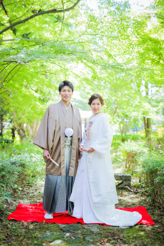 落ち着いたベージュのおしゃれ紋付