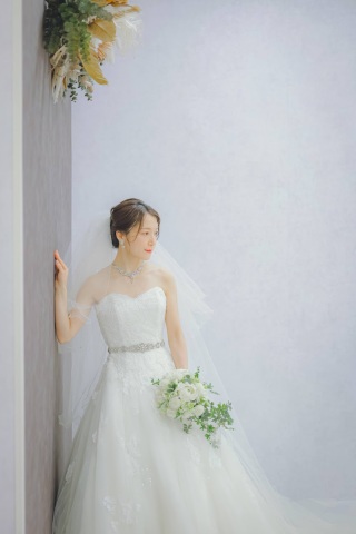 上品でエレガントでバックスタイルも