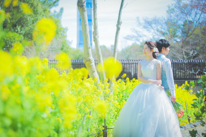 胸元のレースとふんわりチュールのナチュラルドレス♪