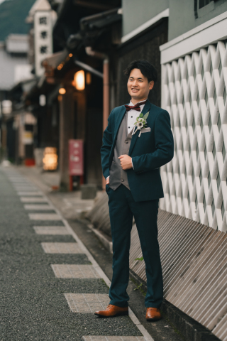  くすみ系のダークグリーン／ライトグレーのコーデ