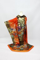 赤地黒箔縦ぼかし「横菊ニ草花」