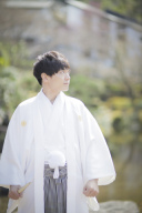 ホワイト紋付が明るい印象に