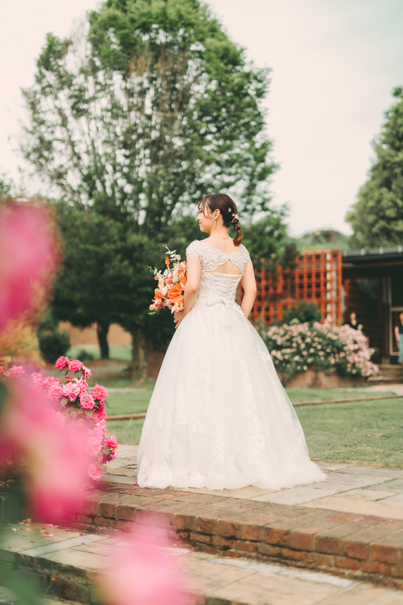 レースが可愛くてオフショルダーの安心感も