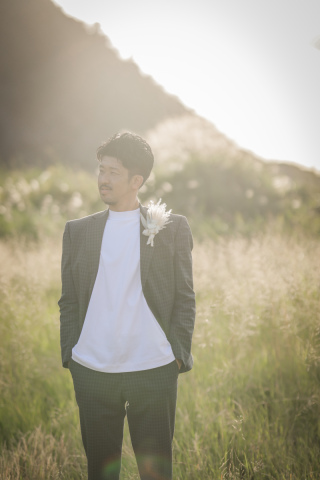 チェック柄のブラック×グレー／Tシャツでラフに