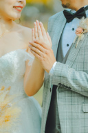 チェック柄のライトグレー／明るい印象に