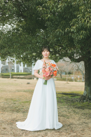 オフショルダー／サテン生地