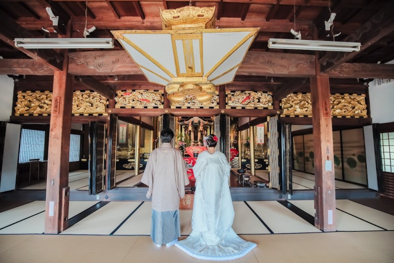 まずは、ご先祖様へのご挨拶から。