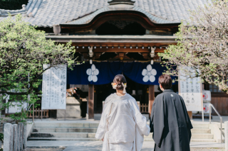 「お二人だけで」あまり人目につかない場所。 お二人だけの空間を楽しむ。