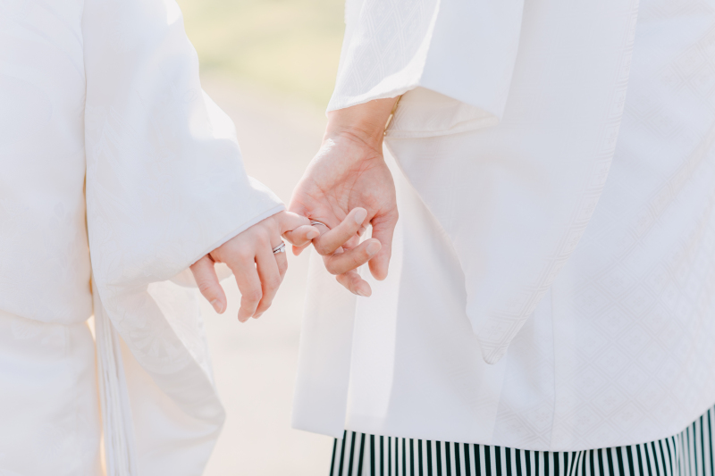 仲良く手を繋いで、、、