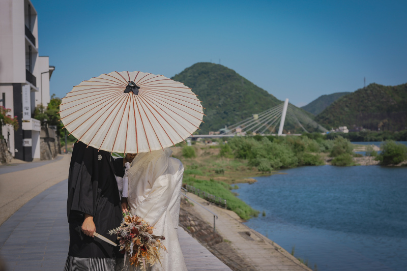 鵜飼大橋方面/西日が川と山に当たって深い色味に