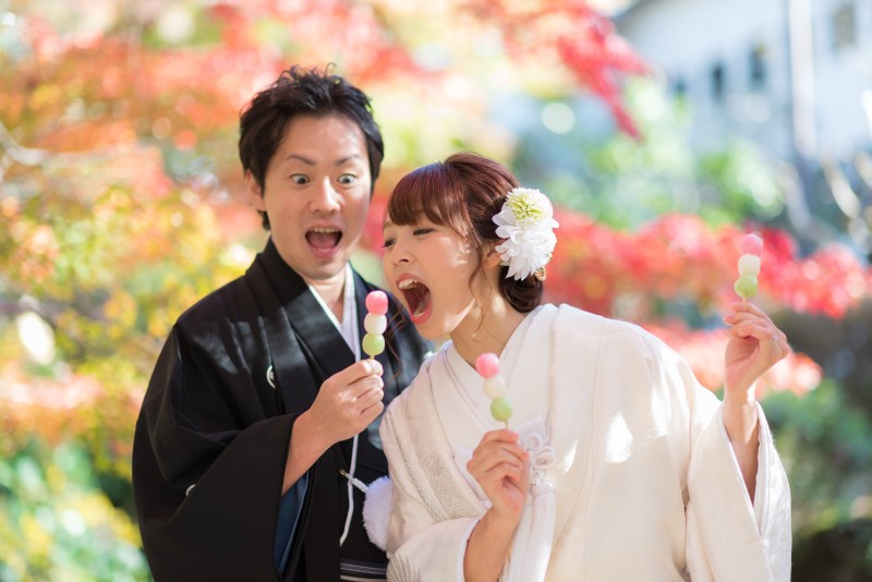 欲張りな新婦さんは、３つのお団子をア～ン♪