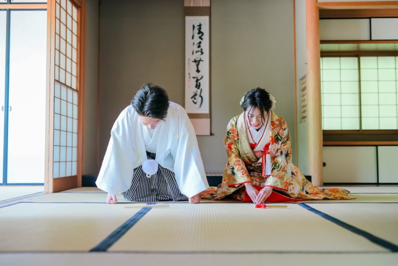 まずは、和室で正座フォトからスタートです~♪