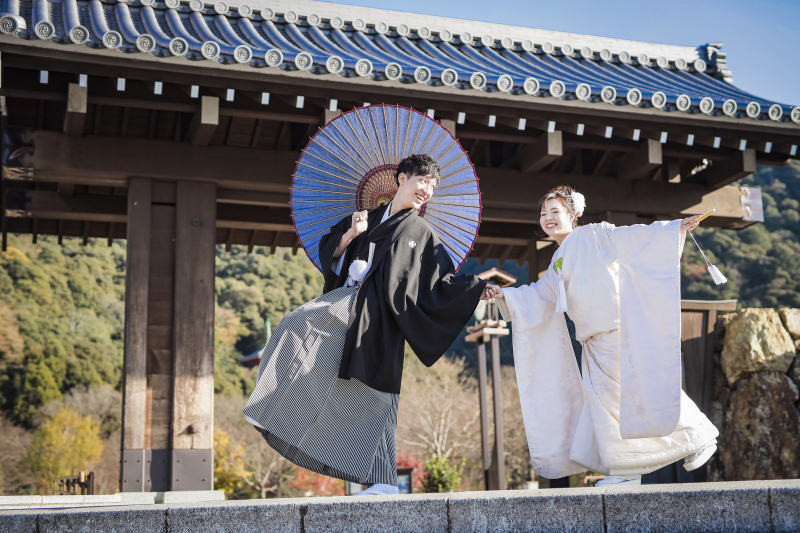 お二人でもカジュアルな一枚。青い番傘は、、、