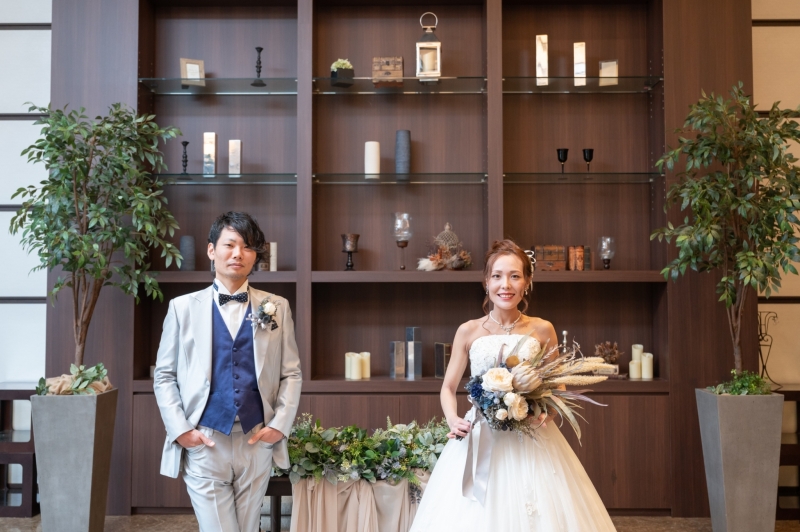 メインテーブルの前でお気に入りの背景と一緒に♪