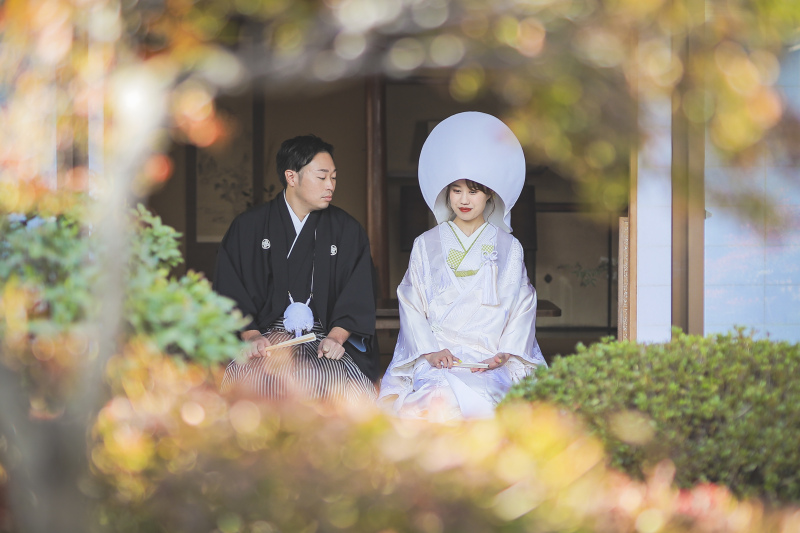 縁側に座って、伏せ目がしっとりカワイイ！！