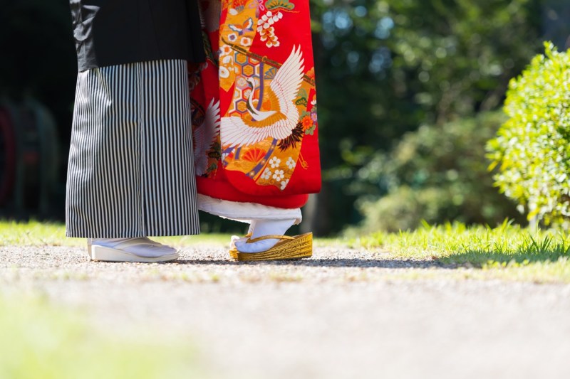 ヨイっしょ!背伸びして~新郎さんのお鼻にチュッ♥