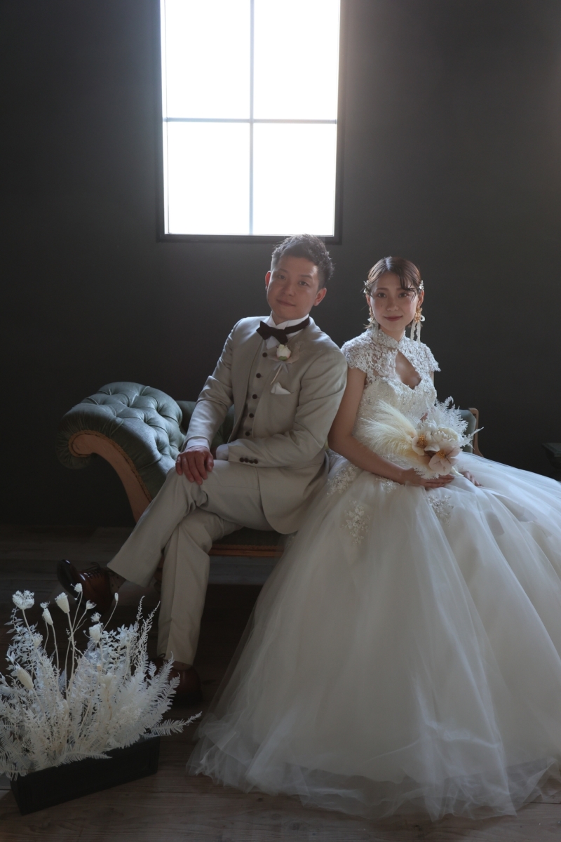 次は2つ目のお部屋へ。アンティークなソファーと。