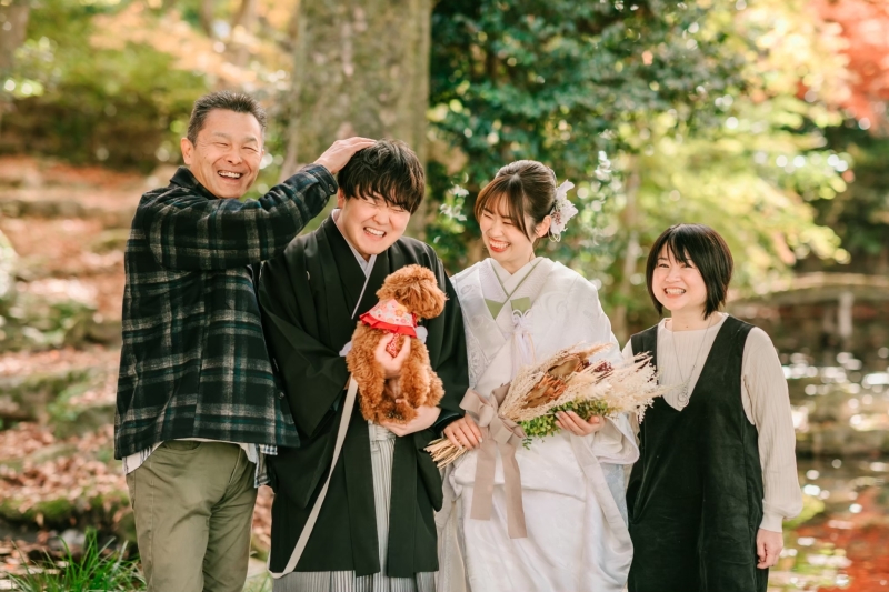 お父さんにヨシヨシされる新郎さんもカワイイ!
