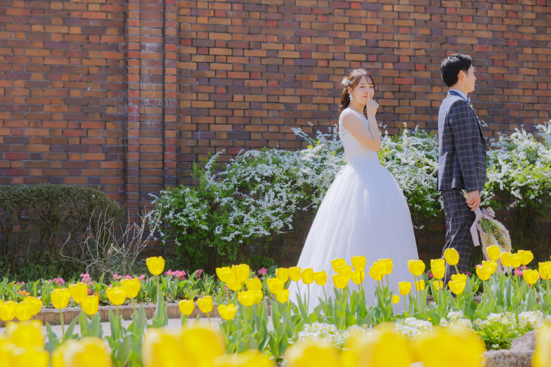 シ～～！肩トントン。