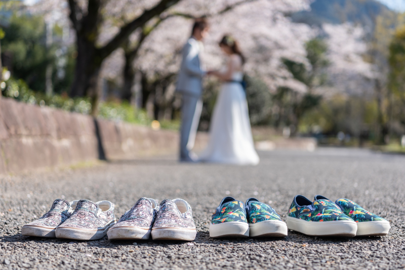 お二人が大好きなバンズのお揃いスニーカーと一緒に