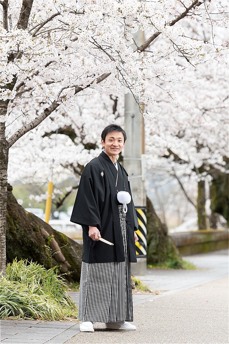 ソロショットも忘れずに!ニッコリ笑顔の新郎さん