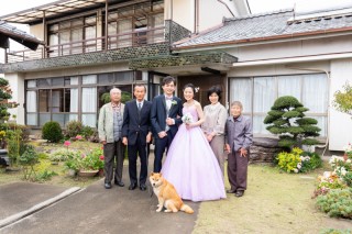 ご実家での家族フォト♪　ワンちゃんも一緒です(^^)/