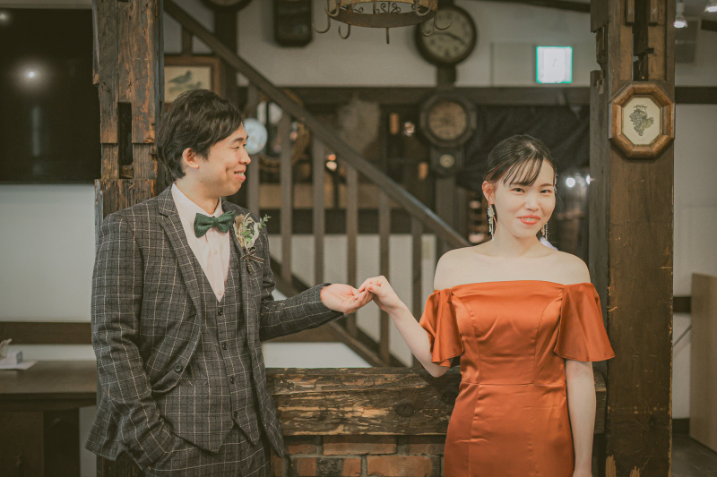 アンティーク×テラコッタドレスが大人な雰囲気に